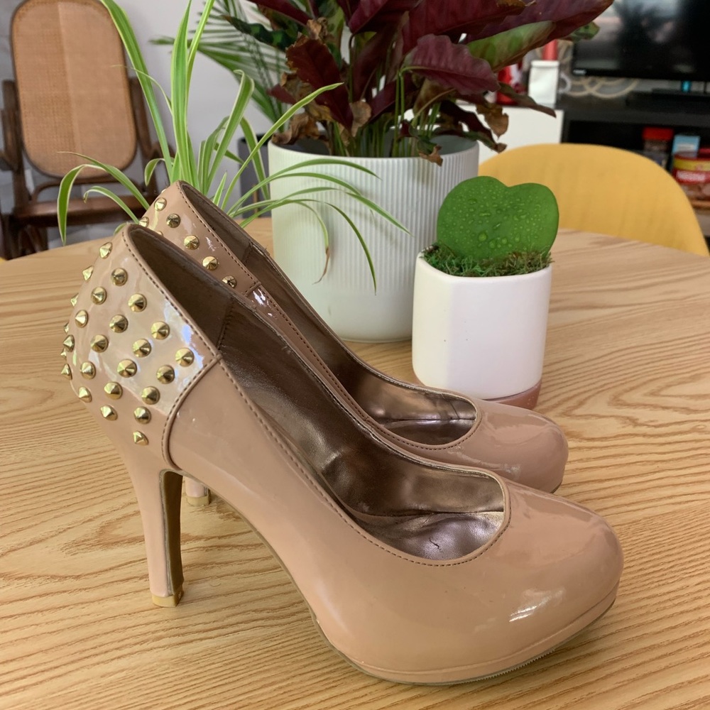 Steve Madden nude spike pumps
